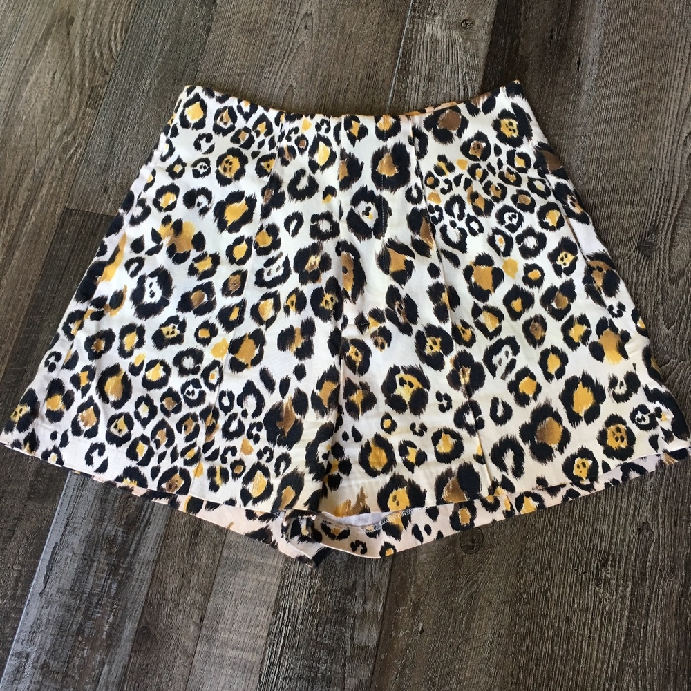 Line & Dot Cheetah High Waisted Shorts Small